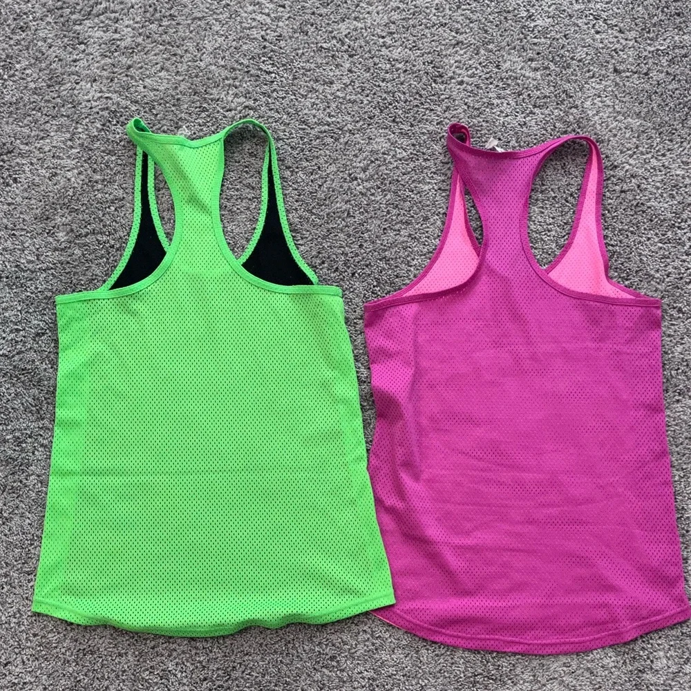 2 Under Armour tank tops, semi-fitted, Heat Gear. - Picture 2 of 7
